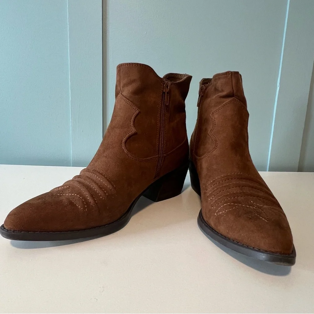 Carlos by Carlos Santana Montana Brown Zip Ankle Boots.‎ Size 6.